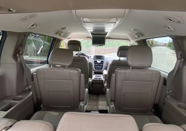 Chrysler Town &amp; Country cena 57000 przebieg: 136457, rok produkcji 2014 z Głogów małe 56